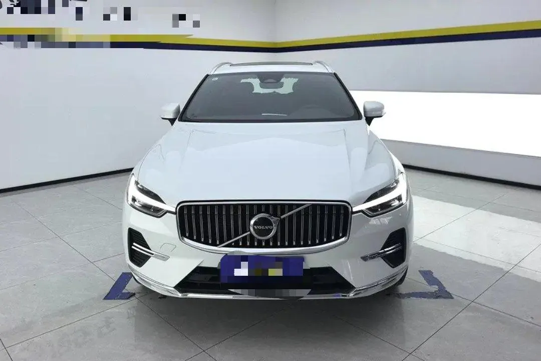 Volvo 2025 XC60 48V 2.0T B5 4-wheel drive Zhiyuan Deluxe Edition Automatic Gear 3