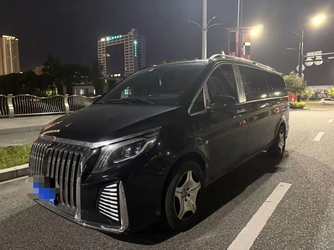 Open image lightbox: Mercedes Benz 2021 Vito 2.0T Elite Edition 7-seat Automatic Gear