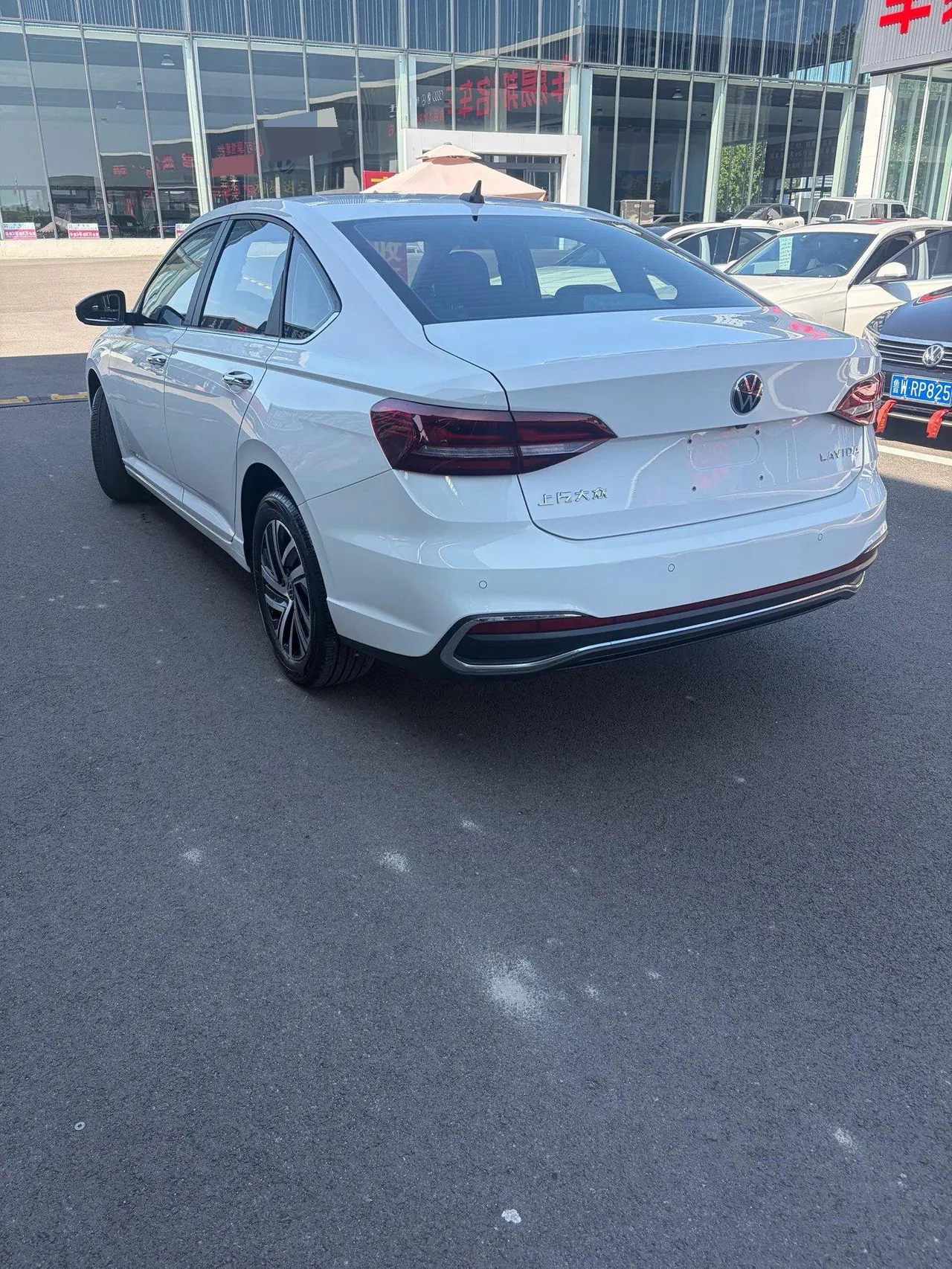 Volkswagen 2024 LaVida 1.5 5 Million Edition Automatic 3