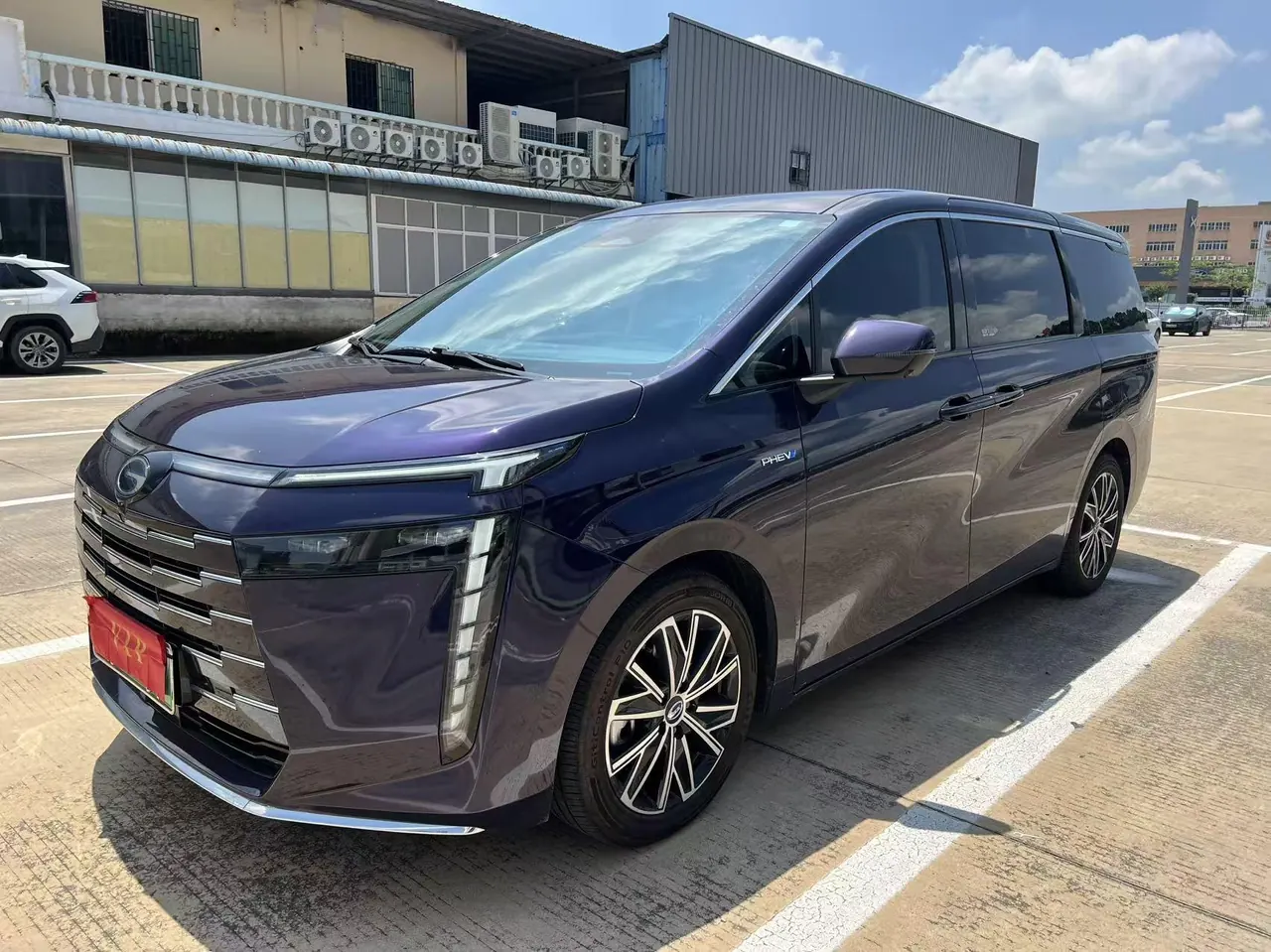 Открыть галерею: GAC Trumpchi 2024 E8 2.0 150km MAX Automatic Transmission