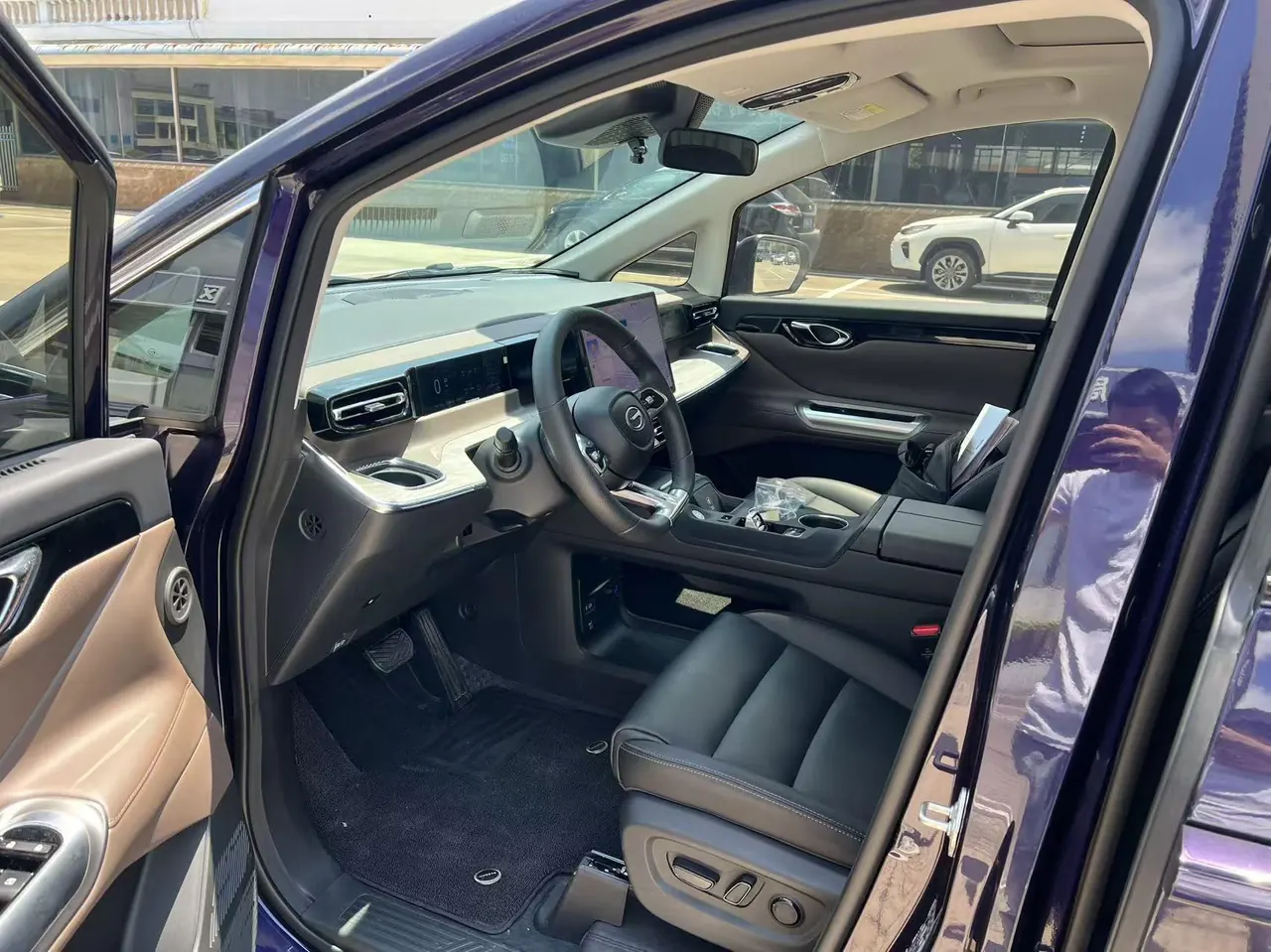 GAC Trumpchi 2024 E8 2.0 150km MAX Automatic Transmission 4