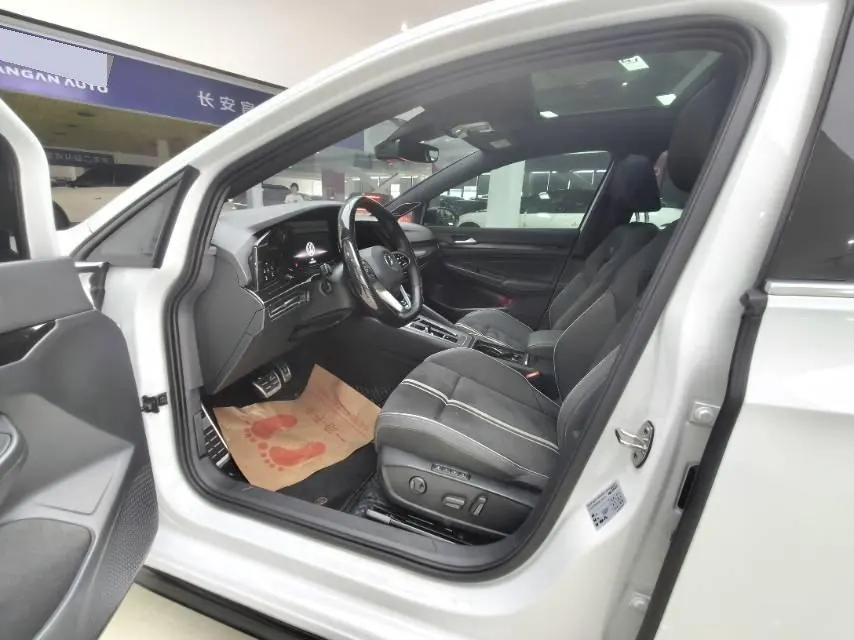 Volkswagen 2021 Golf 8 R-Line 1.4TSI 280TSI Automatic 4