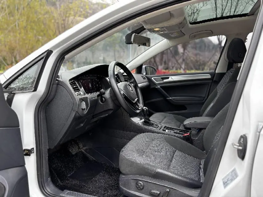 Volkswagen 2020 Golf 7 1.4TSI 280TSI Beloved Edition Comfortable Automatic 4