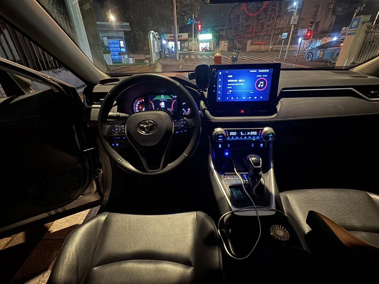 Toyota 2022 RAV4 Rongbo 2.0 Stepless Two-Drive Fashion Edition Automatic Gear 2