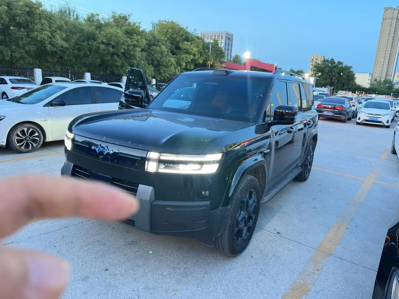 Open image lightbox: FangChengBao 2025 titanium 7 1.5T stepless 190KM four-wheel drive Ultra version of automatic gear