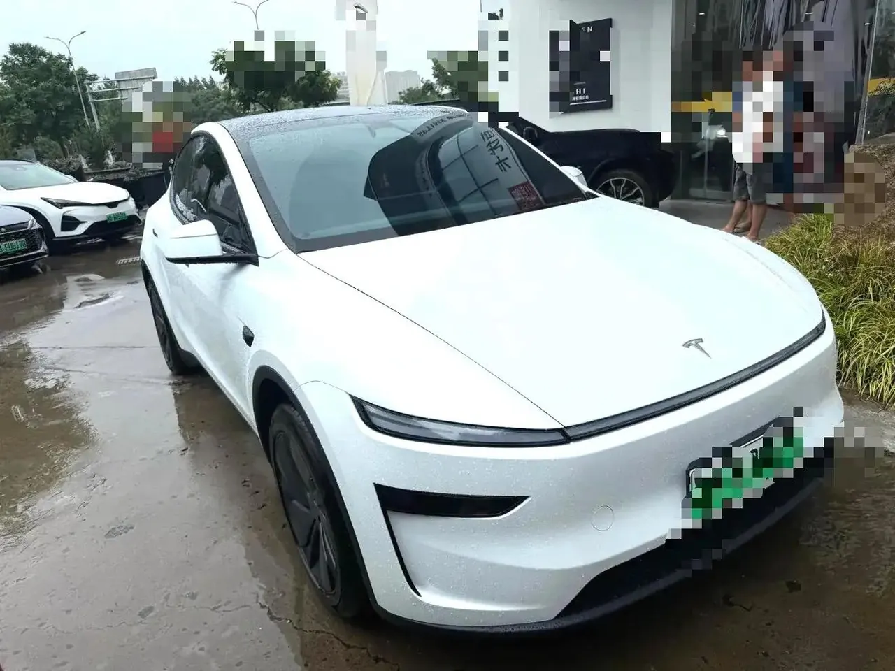Tesla 2026 Model Y Long Range Rear-Wheel-Drive Automatic 2