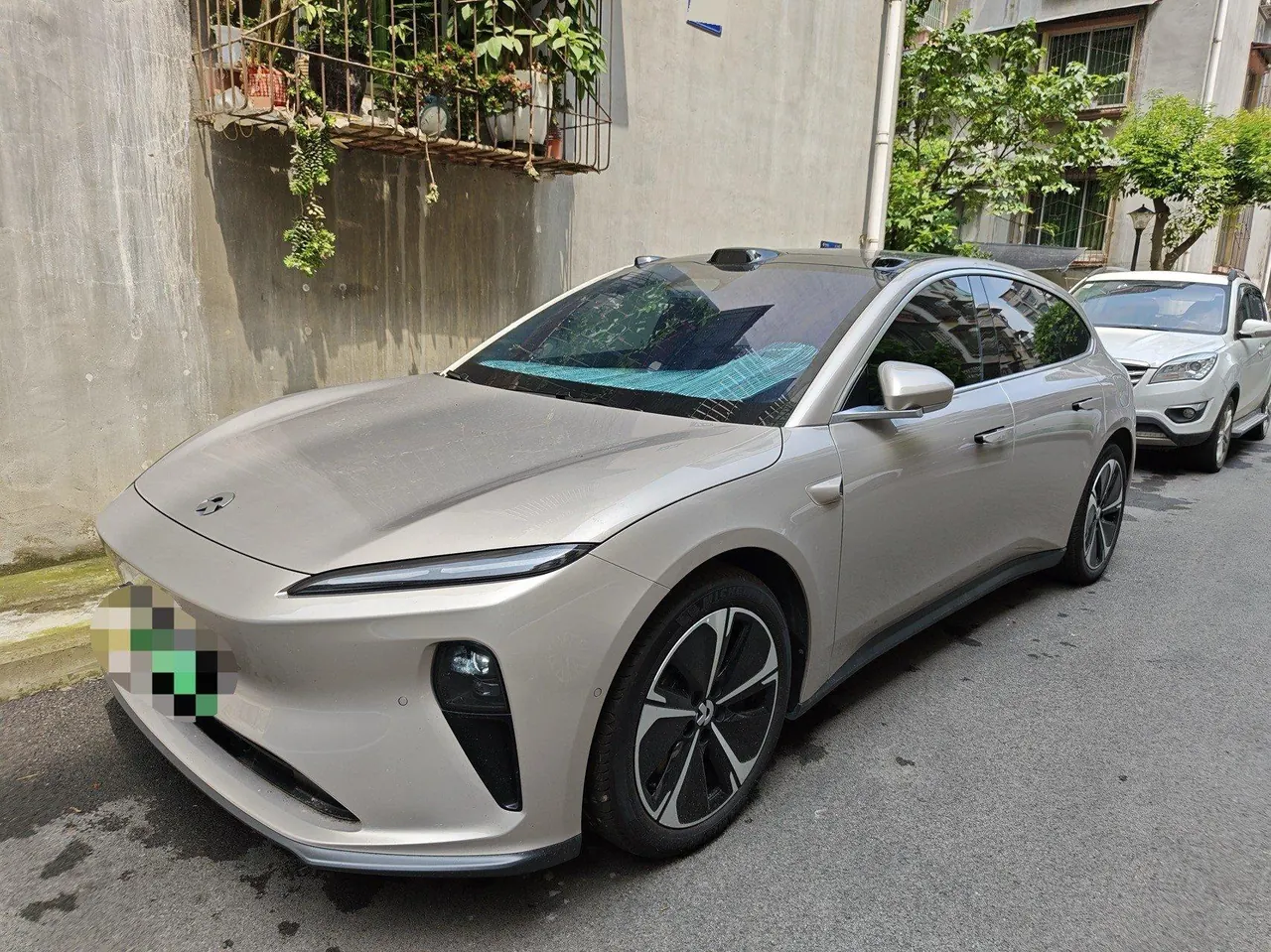 Open image lightbox: NIO 2024 ET5 75kWh automatic gear