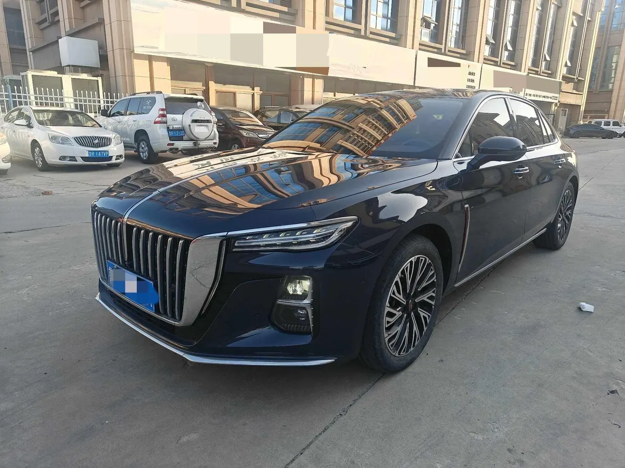 Open image lightbox: HongQi 2024 H5 2.0T Zhilian Flag Collar Edition Automatic Gear
