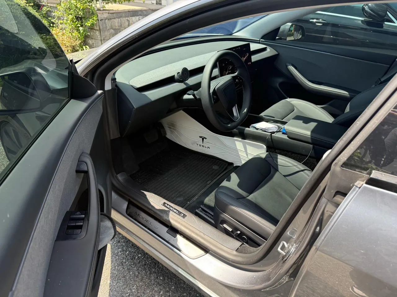 Tesla 2025 Model 3 Rear-Wheel-Drive Edition (facelift) Automatic Transmission 2