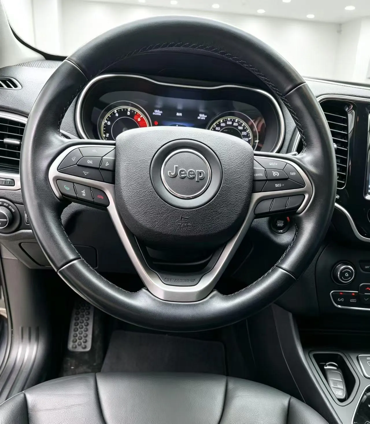 Jeep 2020 Free Light 2.0T Two-Drive Leading Edition Automatic Gear 6