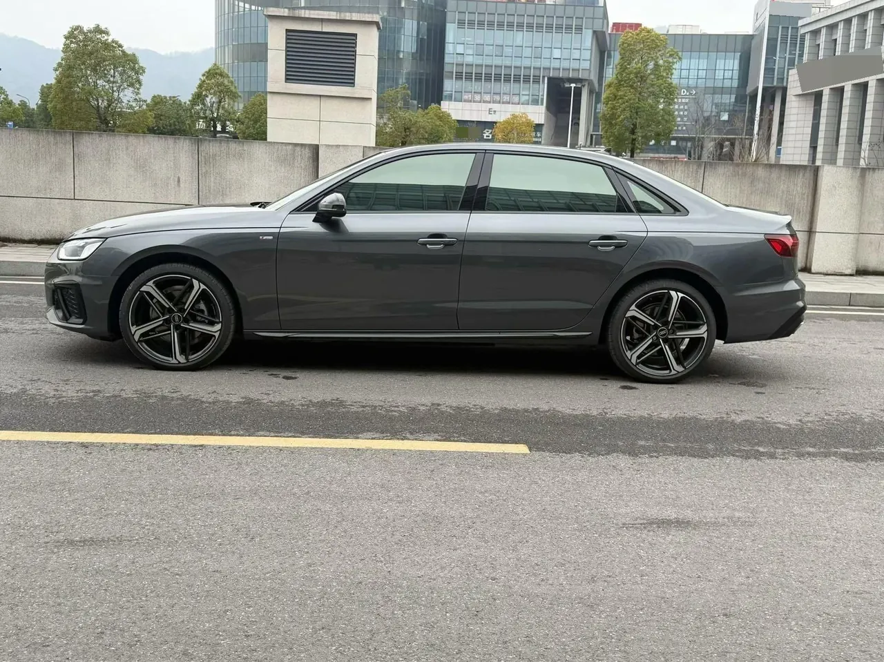 Audi 2024 A4L 2.0TFSI 40TFSI Deluxe Dynamic (Starry Night Edition) Automatic Gear 7