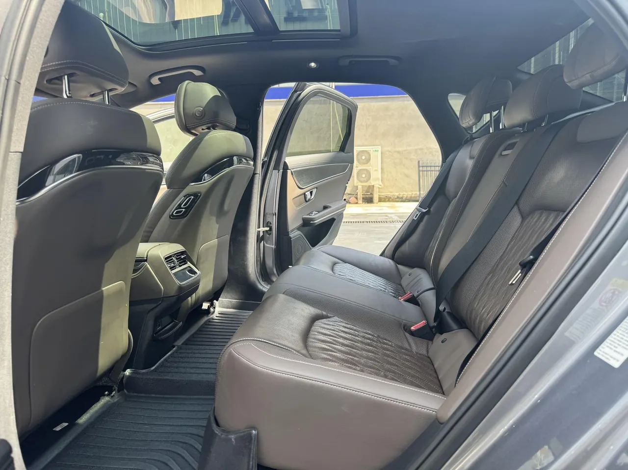 BYD 2020 Han four-wheel drive high-performance flagship automatic gear 11