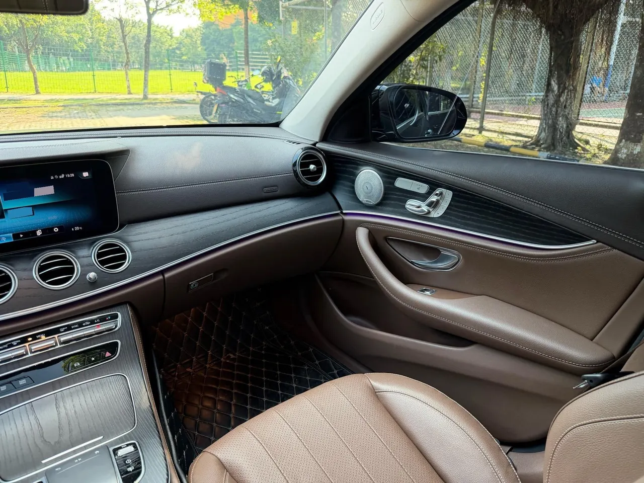 Mercedes Benz E Class 2022 E 300 L 2.0T Luxury (Modified) Automatic Gear 8