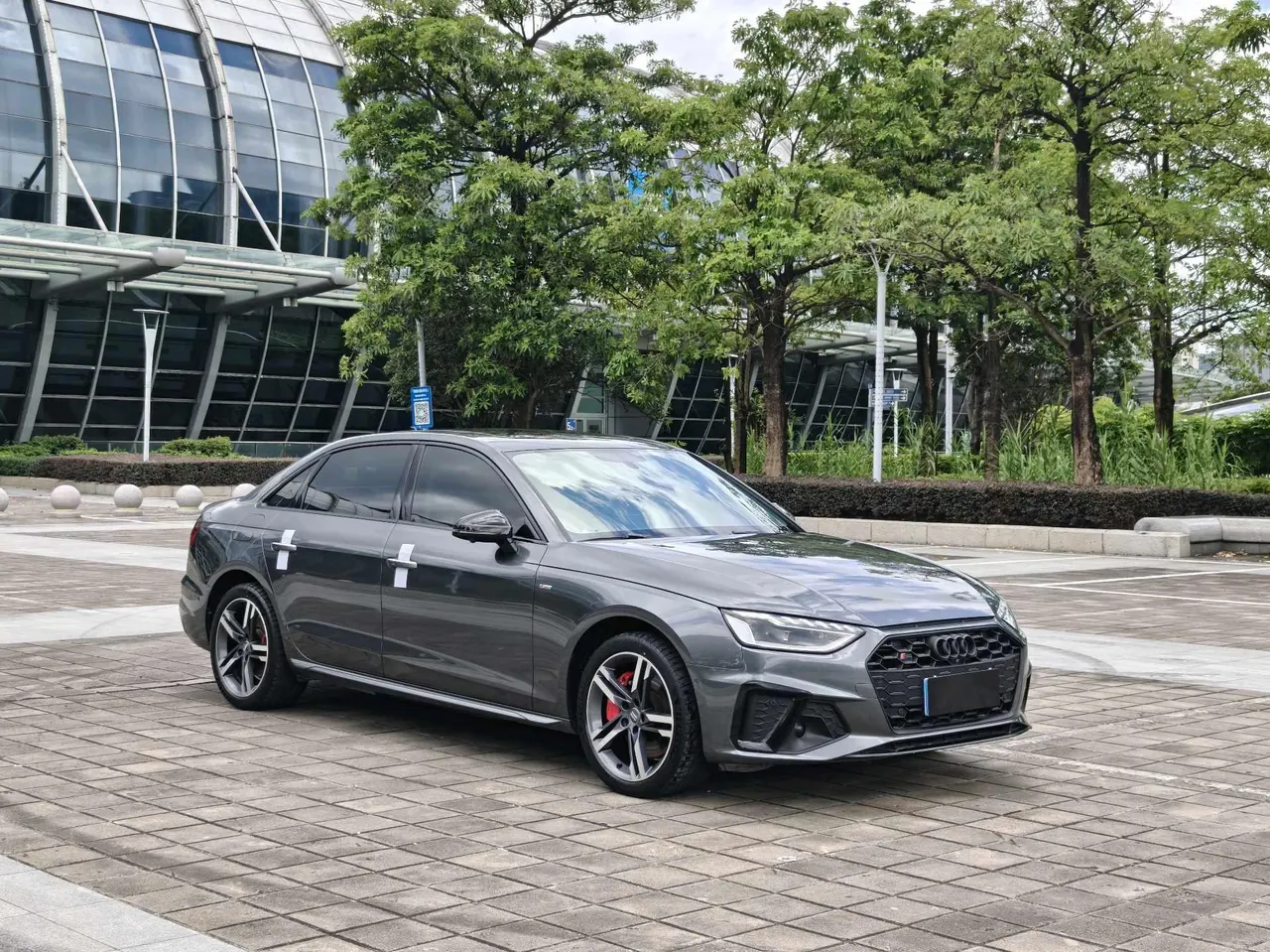 Audi 2020 A4L 2.0TFSI 40TFSI Quattro Deluxe Dynamic Automatic 3