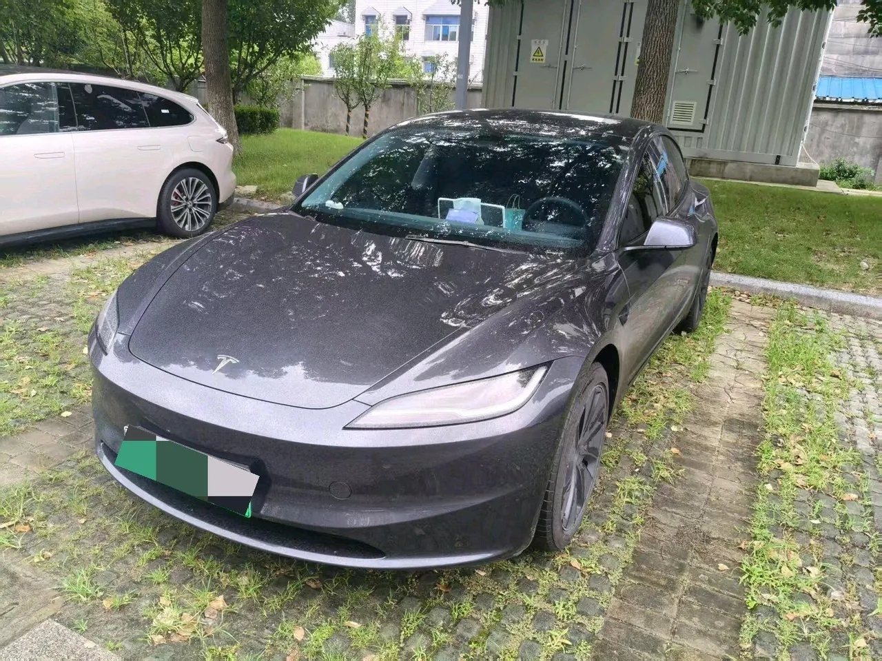 Open image lightbox: Tesla 2025 Model 3 rear-wheel drive version of automatic transmission