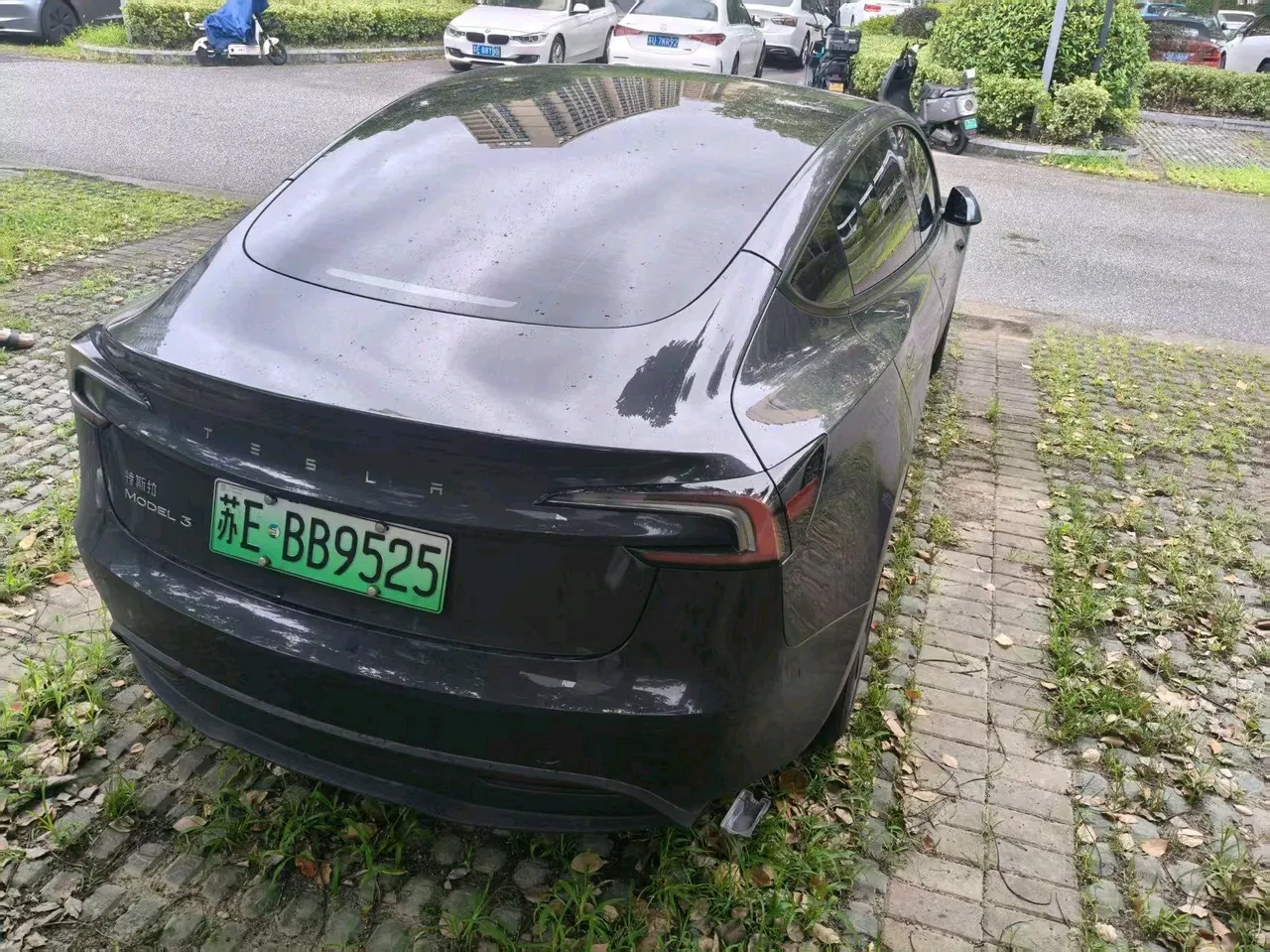 Tesla 2025 Model 3 rear-wheel drive version of automatic transmission 10