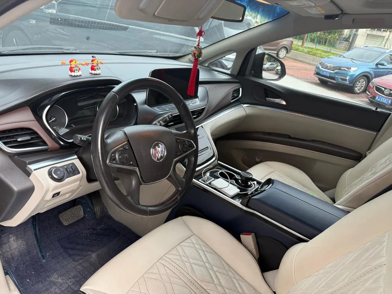 Buick 2021 GL8 Land Business Class 2.0T 652T Luxury Automatic Gear 3