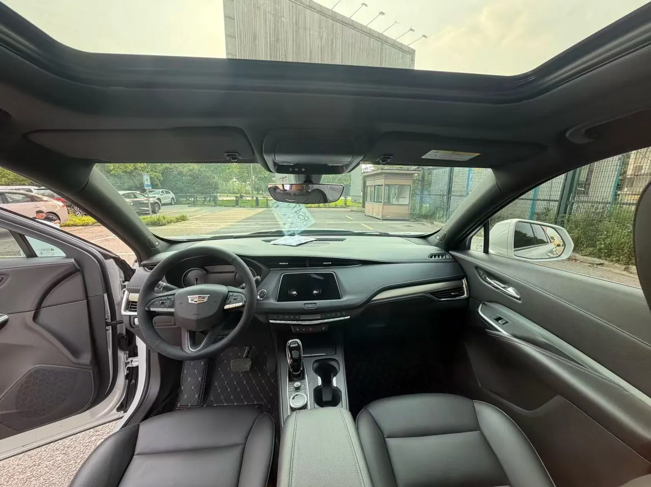 Cadillac 2020 XT4 2.0T 28T Two-Drive Leading Automatic Gear 12