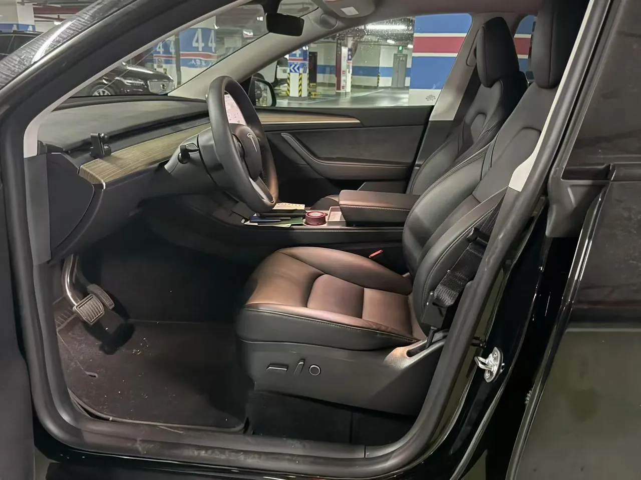 Tesla 2022 Model Y rear-wheel drive version (facelift) automatic gear 4