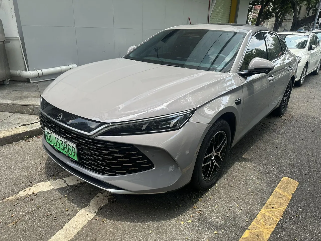 BYD 2026 Qin L DM-i 1.5 stepless 210KM Exceed automatic gear - View 1