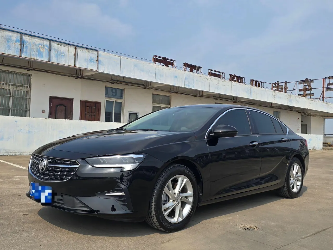 Open image lightbox: Buick 2020 Regal 1.5T 552T Luxury Automatic Gear