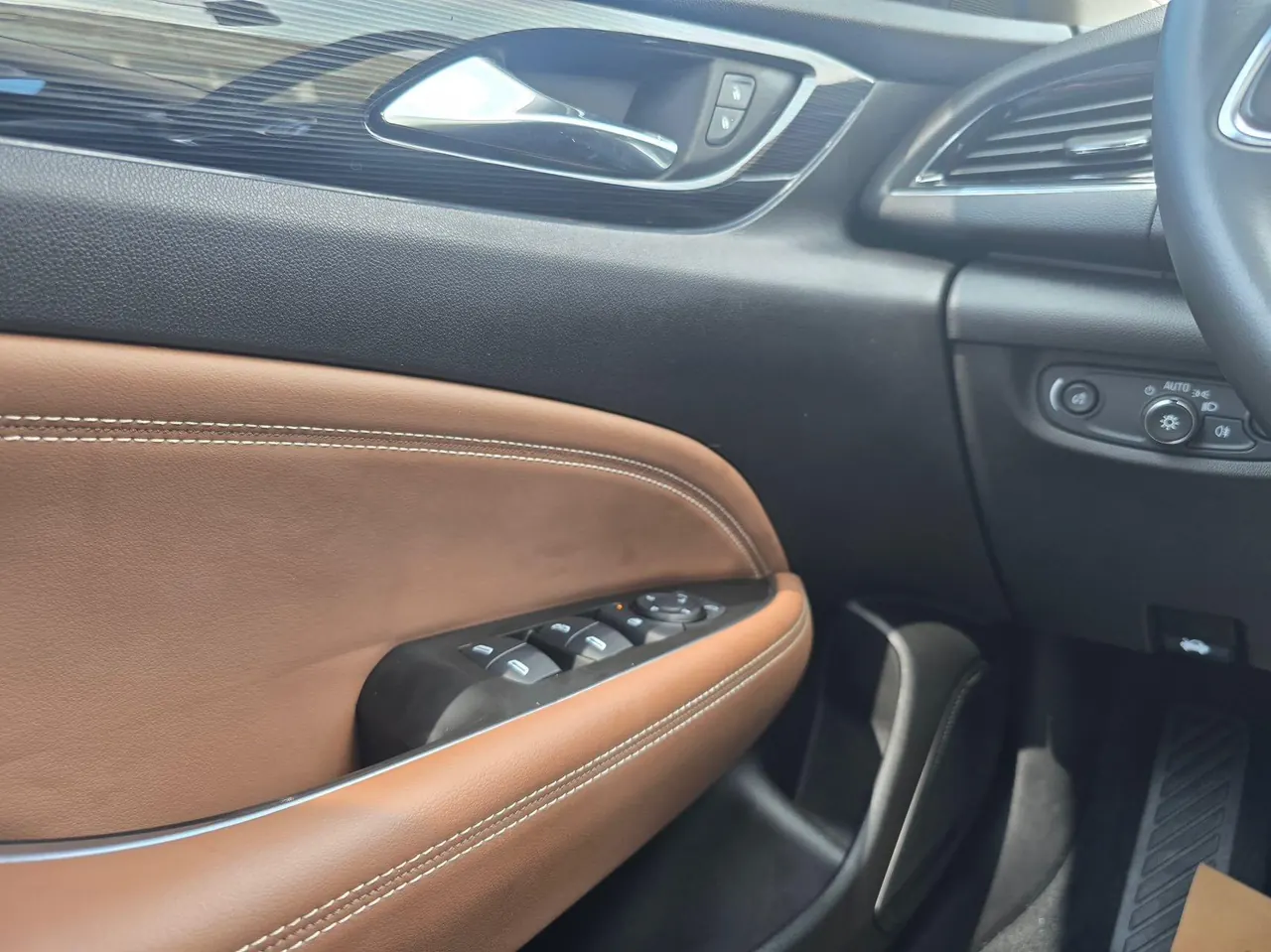 Buick 2020 Regal 1.5T 552T Luxury Automatic Gear 10