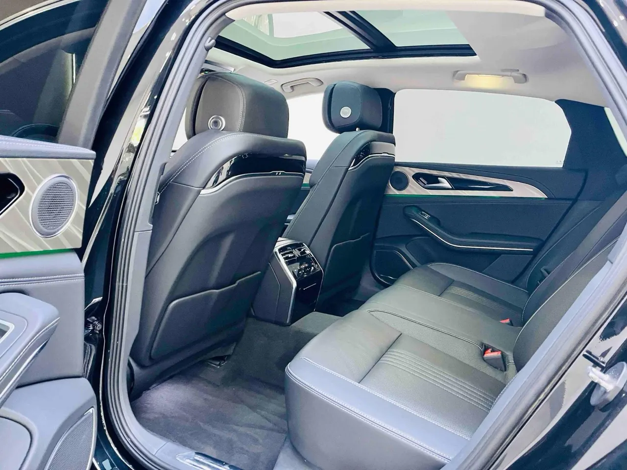 HongQi 2020 H9 48V 2.0T Zhilian Flag Edition Automatic Gear 10