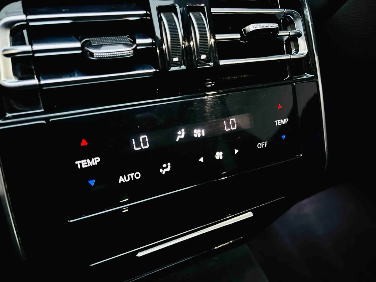 HongQi 2020 H9 48V 2.0T Zhilian Flag Edition Automatic Gear 17