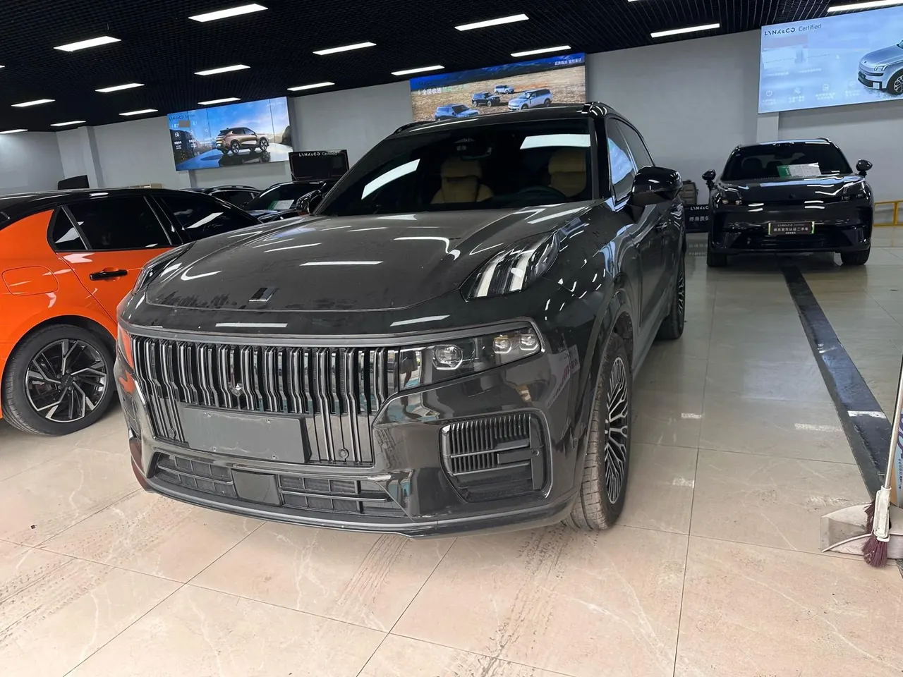 LYNK&amp;CO 2026 LYNK&amp;CO 09 MHEV 2.0T four-wheel drive exploration version Ultra automatic gear - View 1
