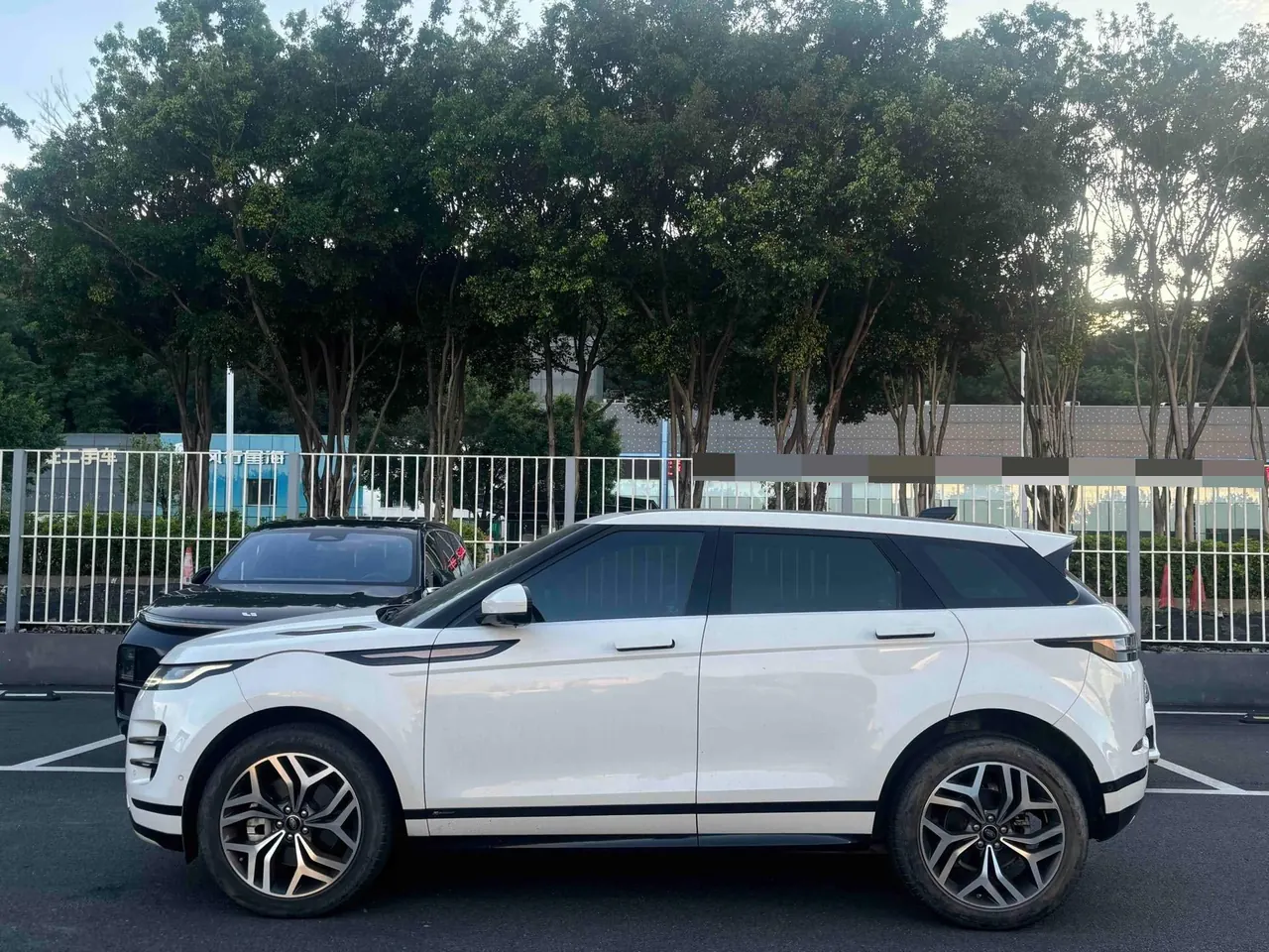 Land Rover 2020 Range Rover Aurora 48V 2.0T 249PS R-DYNAMIC SE Sports Technology Edition Automatic Gear 3