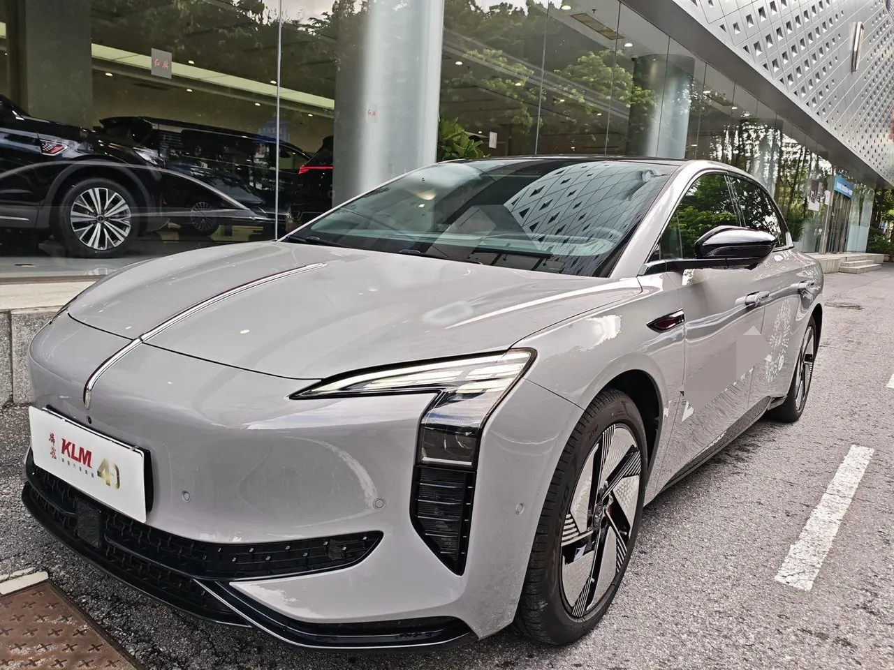 Open image lightbox: HongQi 2025 EH 7 640 4-wheel drive intelligent automatic gear