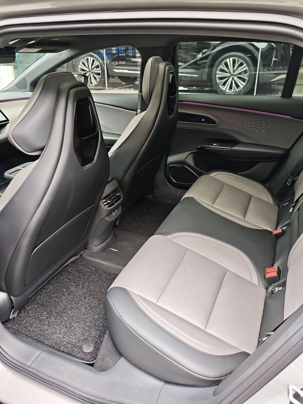 HongQi 2025 EH 7 640 4-wheel drive intelligent automatic gear 8