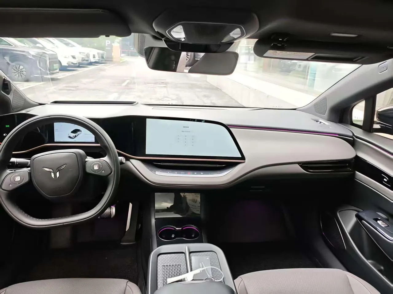 HongQi 2025 EH 7 640 4-wheel drive intelligent automatic gear 9