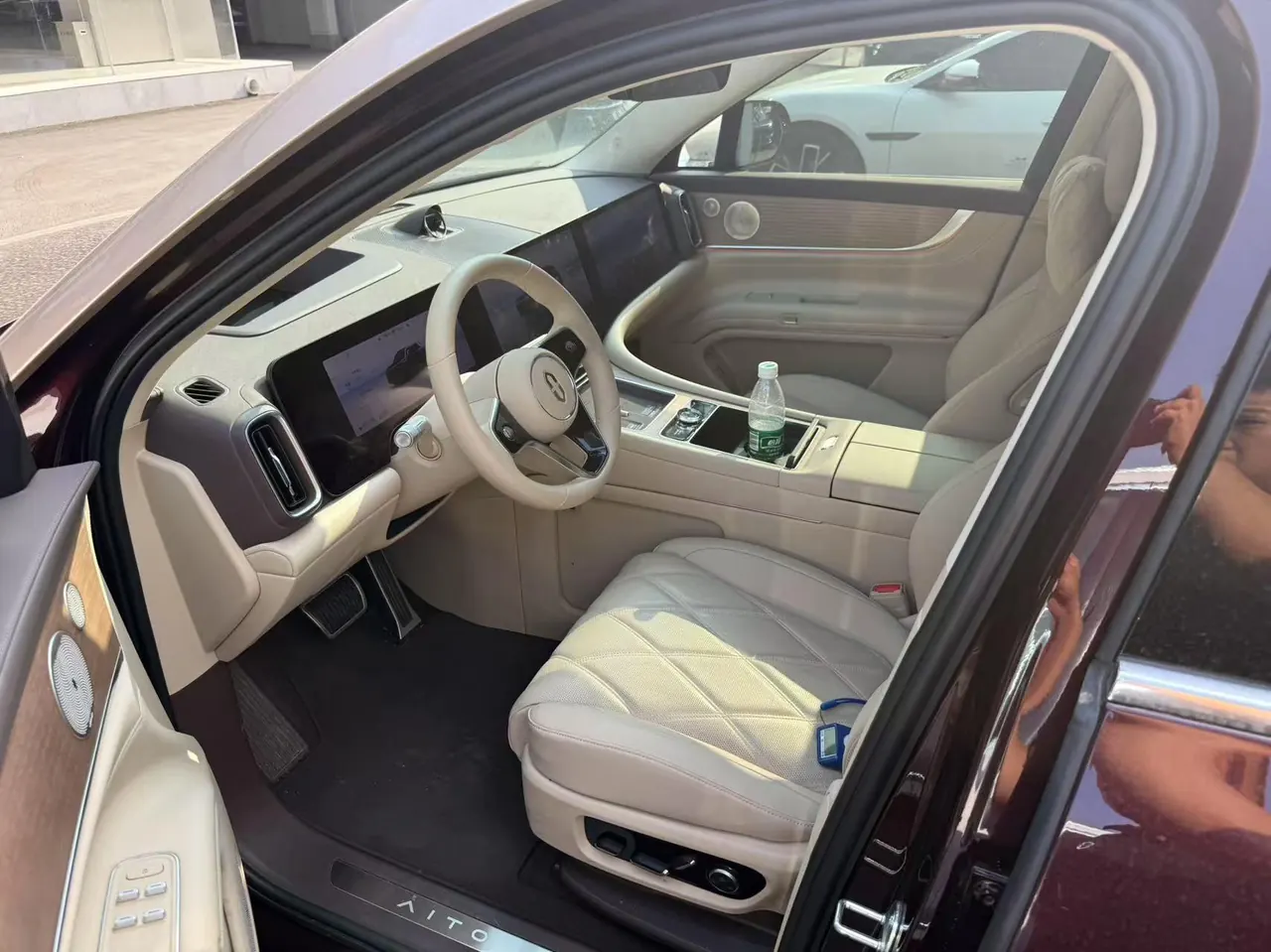 AITO 2025 AITO M9 extended range Ultra version 52kWh5 seat version automatic gear 2