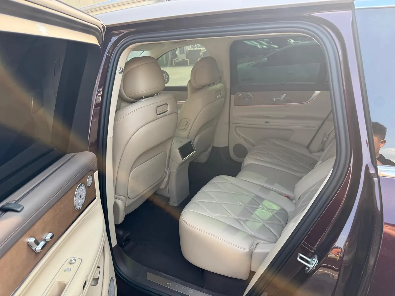 AITO 2025 AITO M9 extended range Ultra version 52kWh5 seat version automatic gear 3