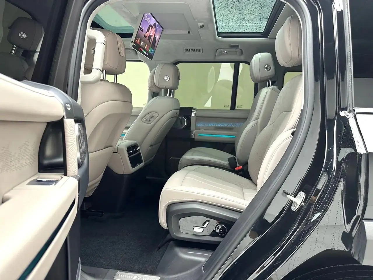 Jetour vertical and horizontal 2025 G700 CDM-O 2.0T enjoy the version of 6 automatic gear 9
