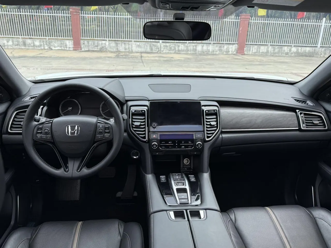 Honda 2020 UR-V 2.0T 370TURBO two-drive elegant version of automatic gear 6