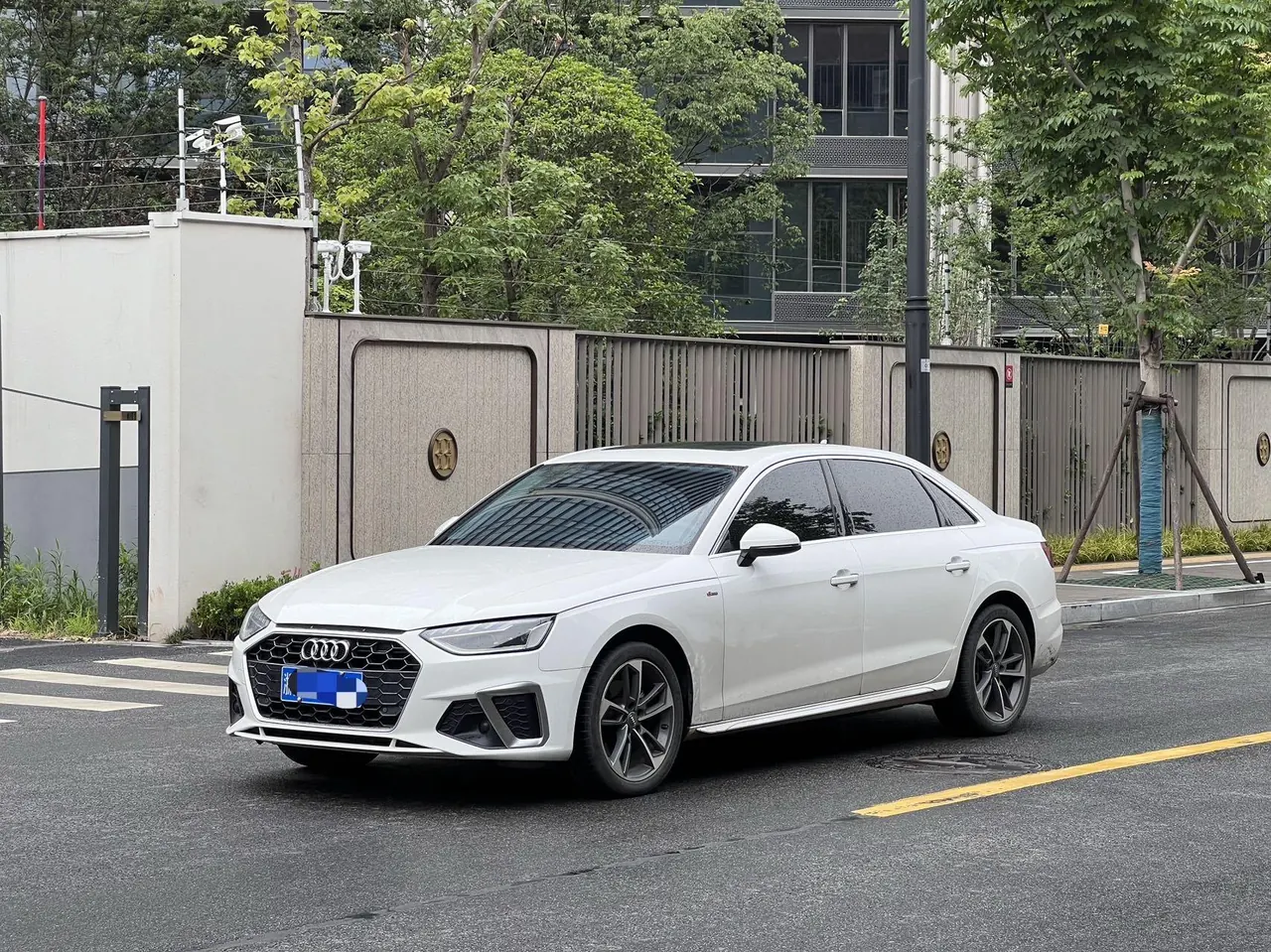 Open image lightbox: Audi 2020 A4L 2.0TFSI 40TFSI Fashion Dynamic Automatic