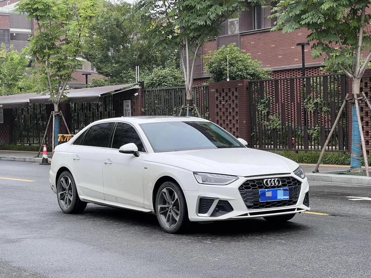 Audi 2020 A4L 2.0TFSI 40TFSI Fashion Dynamic Automatic 3