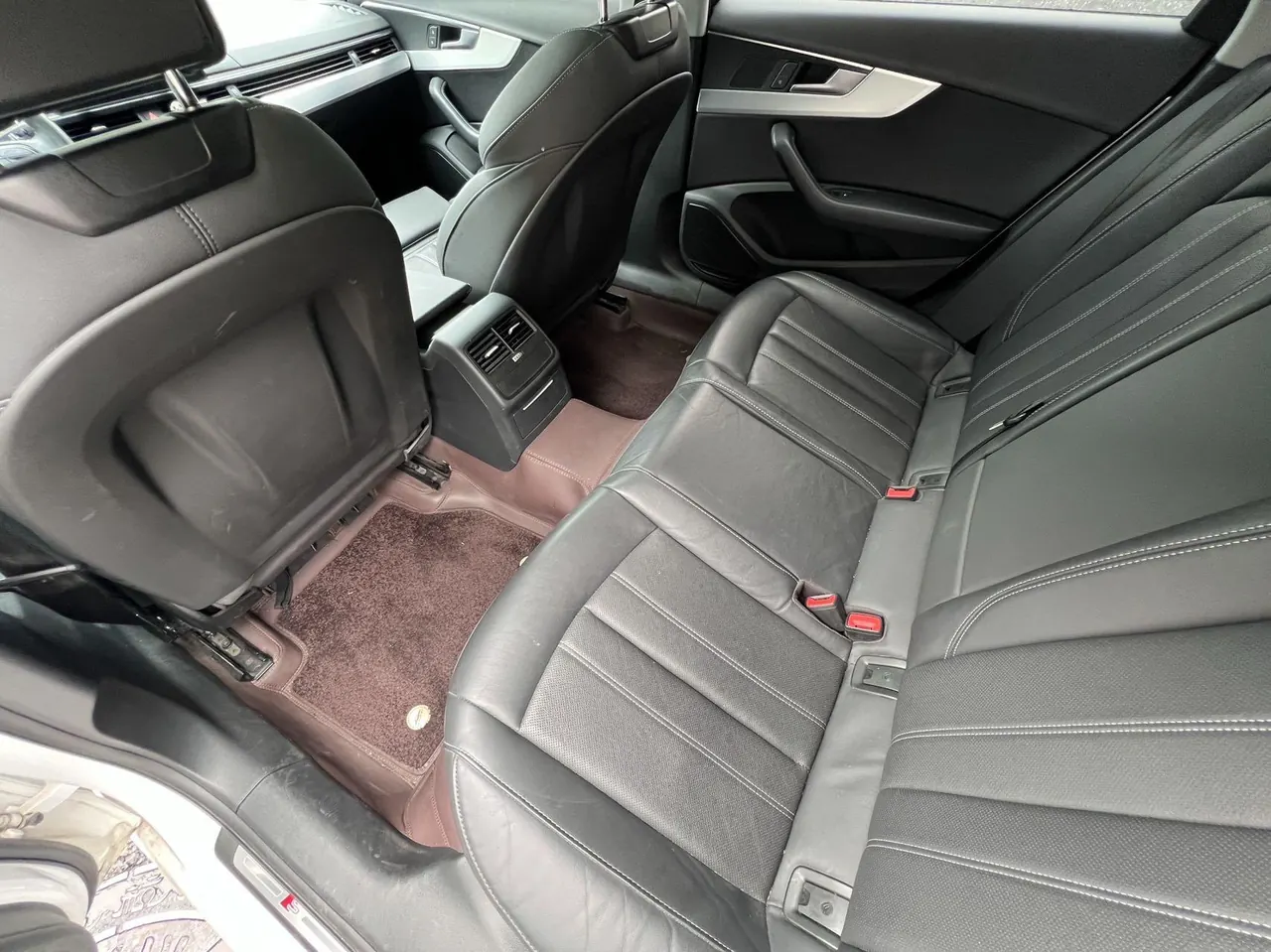 Audi 2020 A4L 2.0TFSI 40TFSI Fashion Dynamic Automatic 5