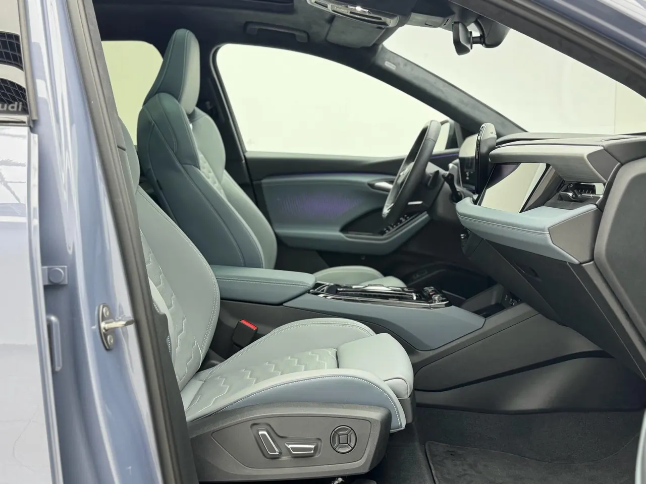 Audi 2025 Q6L e-tron Long Endurance Edition Automatic Gear 19