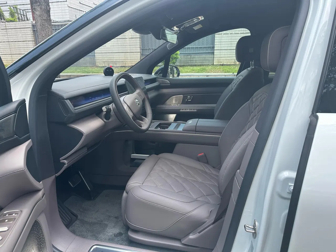 NIO 2026 ES8 6-seat executive deluxe automatic gear 4