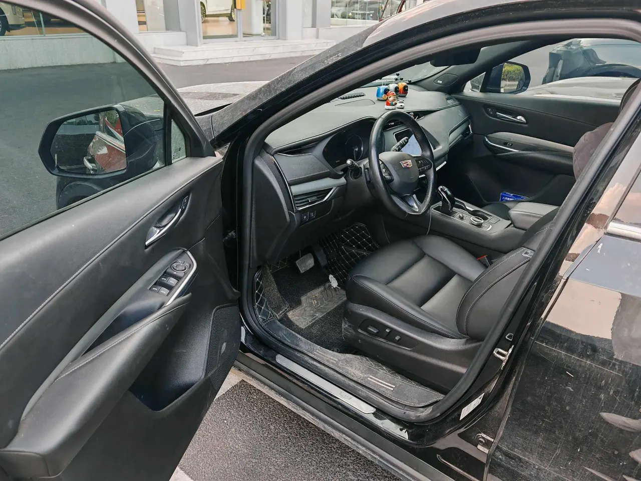 Cadillac 2022 XT4 48V 2.0T 28T Two-Drive Luxury Automatic Gear 3