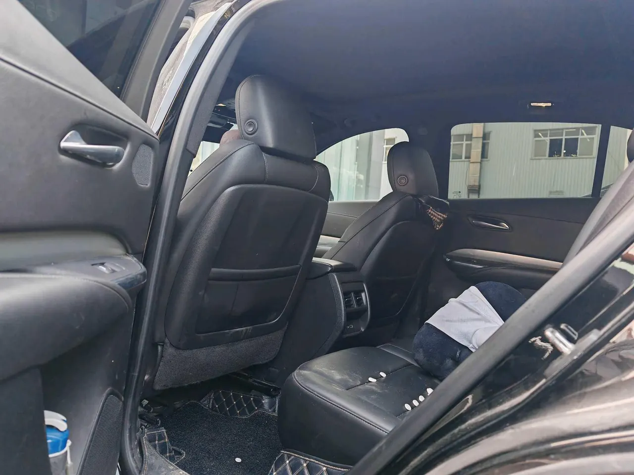 Cadillac 2022 XT4 48V 2.0T 28T Two-Drive Luxury Automatic Gear 4