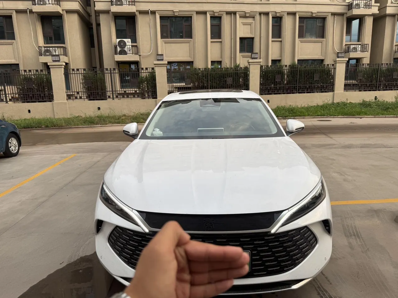 BYD 2023 Qin PLUS DM-i 1.5 stepless champion version excellent 120KM automatic gear 2