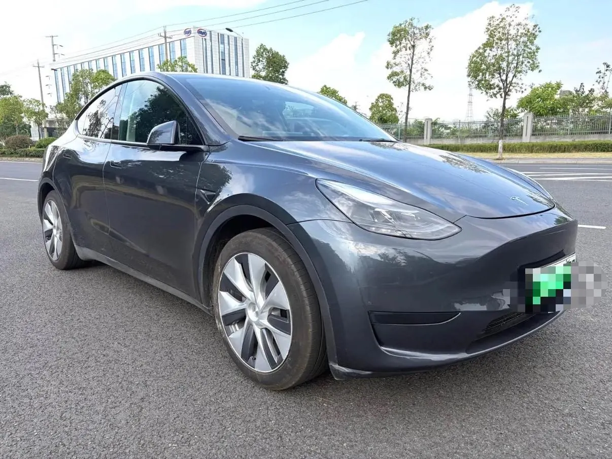 Tesla 2024 Model Y rear-wheel drive version automatic transmission 2