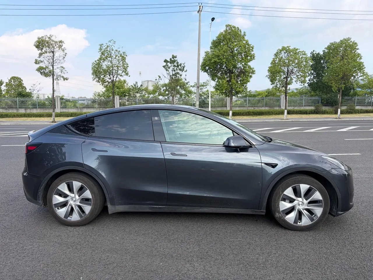 Tesla 2024 Model Y rear-wheel drive version automatic transmission 3