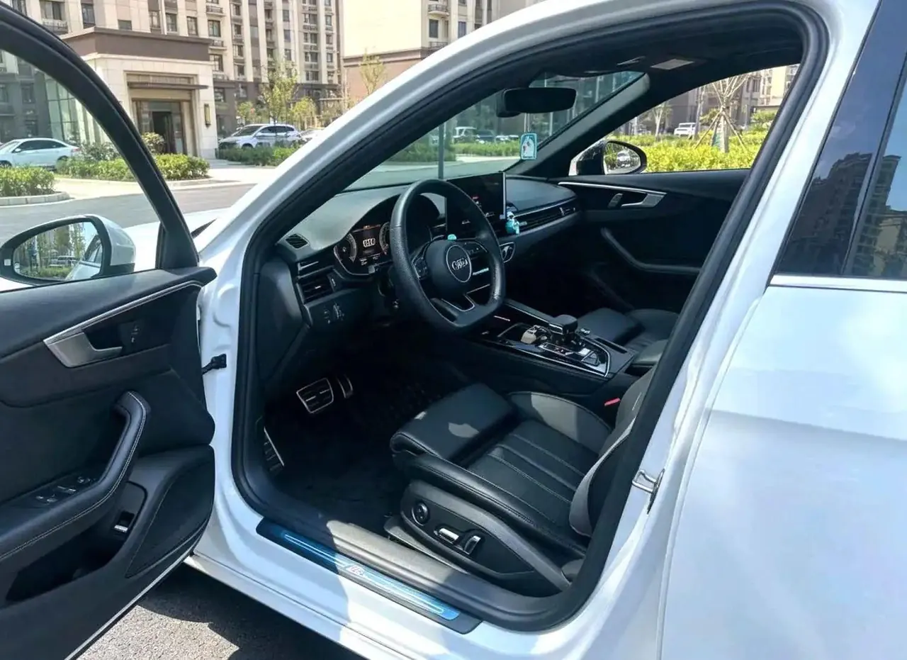 Audi 2024 A4L 2.0TFSI 40TFSI Deluxe Dynamic Automatic 5
