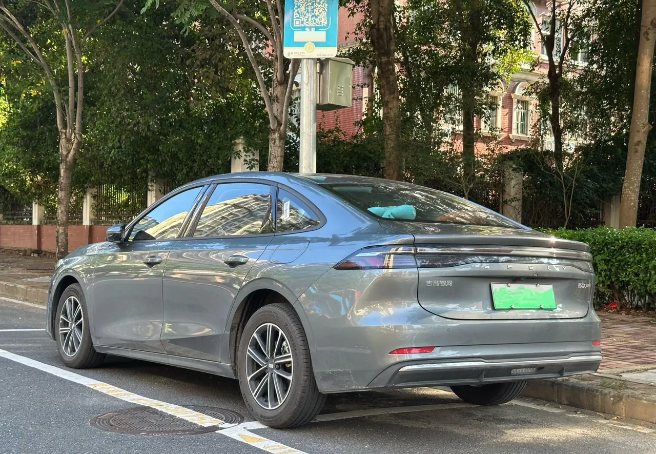 Geely Galaxy 2025 A7 EM-i 1.5 70km Premium Edition Automatic Gear 3