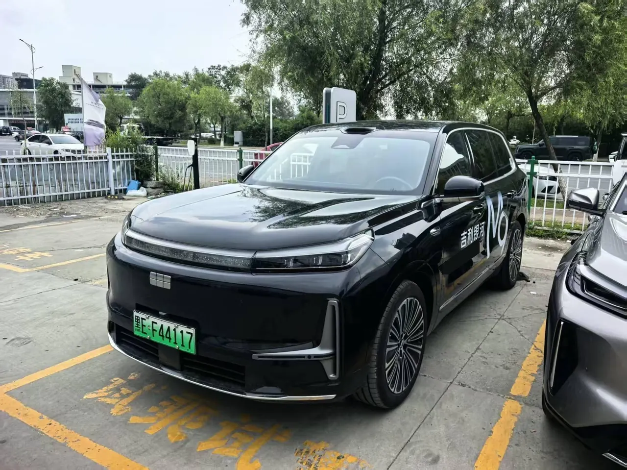 打开图片灯箱:Geely Galaxy 2025 M9 1.5T 210km 4-wheel drive pilot version automatic gear